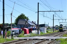 Vonattal ütközött egy iskolabusz Belgiumban, két gyerek és két felnőtt halt meg a balesetben