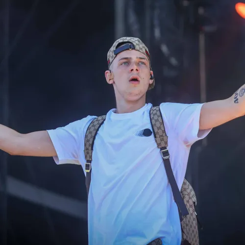 Beton.Hofi és Pogány Induló is fellép Travis Scott buliján a BL-döntő után
