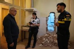Szerda hajnalban áttörték a nagyváradi premontrei rendház falát, hogy megkezdjék az épület kiürítését