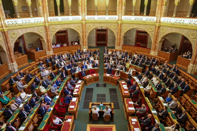 Döntött a parlament: Mégsem lépünk ki a Nemzetközi Büntetőbíróságból