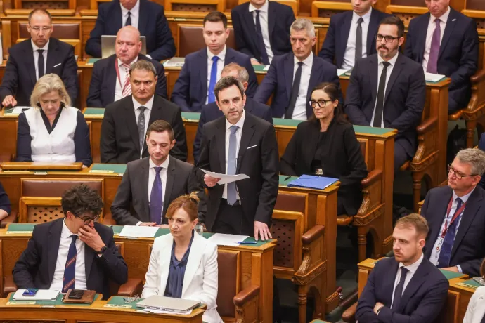 „Ez nem politikai bosszú” – a parlamentben vitáznak a lex-Orbánnak is nevezett Alaptörvény-módosításról