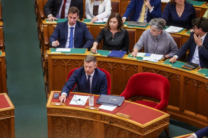 Döntött a parlament: mégsem lépünk ki a Nemzetközi Büntetőbíróságból