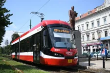 Nem lett teljesen ingyenes tömegközlekedése Aradnak, de jelentősen csökkentették az áraikat
