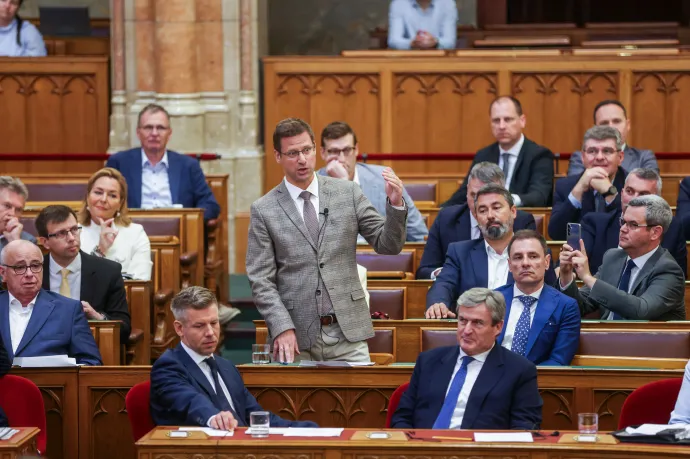 Gulyás Gergely szólal fel – Fotó: Melegh Noémi Napsugár / Telex