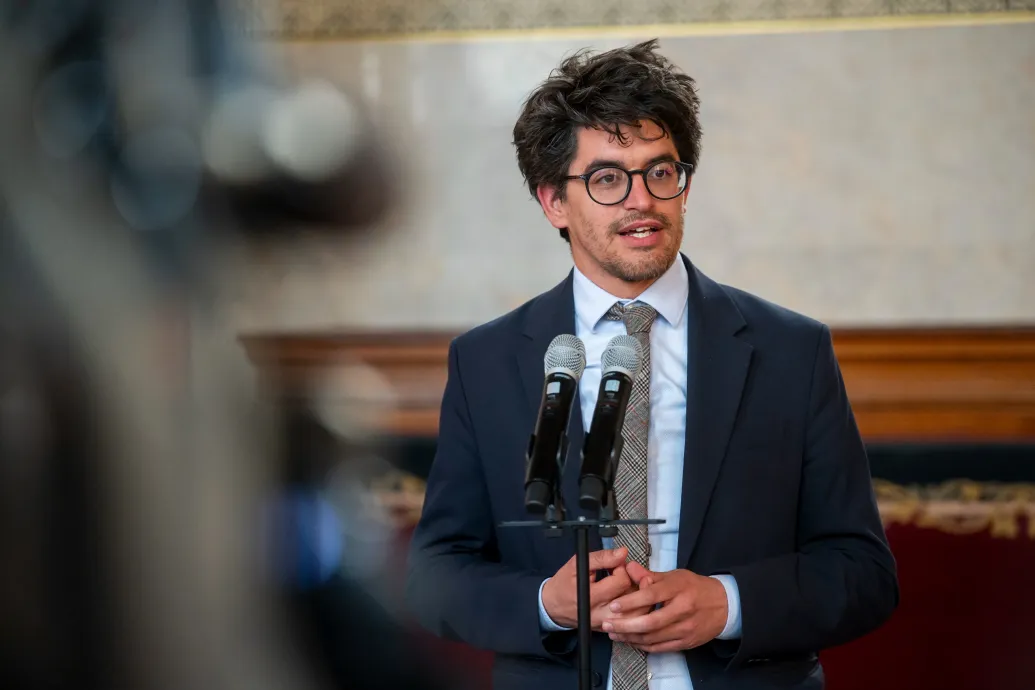 A külügy szerint sportklubok, NER-es üzleti körök, külföldi személyek sora kapott indoklás nélkül diplomata-útlevelet az előző kormánytól