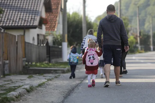 A baj strukturális, a számlát mégis a szegények állják – mi a baj a gyermekpénztervezettel?