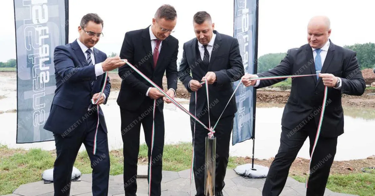 Luxusvilla eladó Szijjártó Péter volt szomszédjától, 1,15 milliárd forintért