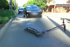 Rollerét a zebrán toló kislányt ütöttek el Hódmezővásárhelyen