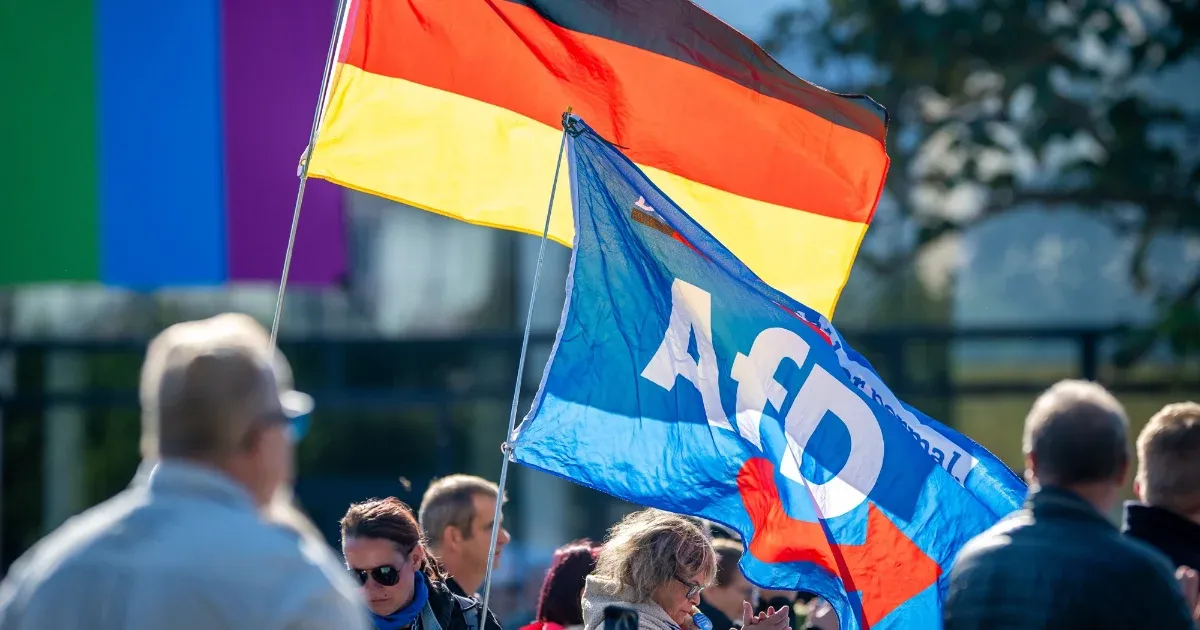 Aggódik egy európai hatóság a Mi Hazánk és az AfD pártcsaládjának politikája miatt, a betiltás is szóba került
