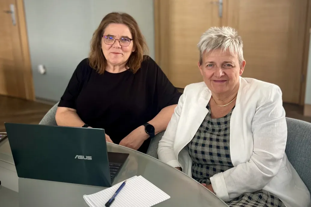 A pedagógusok és diákok terheinek csökkentéséről is egyeztetett Lannert Judit a PDSZ ügyvivőjével