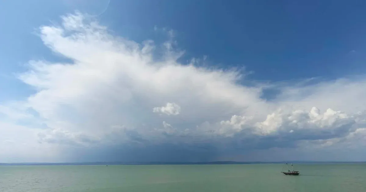 Felhőparádéval érkezett tegnap Siófokra a vihar.