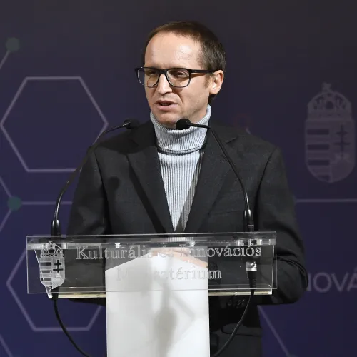 Demeter Szilárd elismerte, majd lazán átsiklott afölött, hogy a közmédiában tényleg tiltólistán voltak előadók