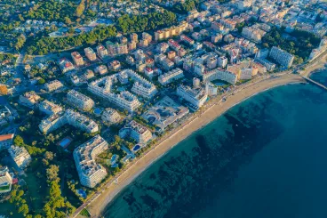 Miközben új kedvencek törnek fel Marbella mellett, a stílus itthon szárba szökkent