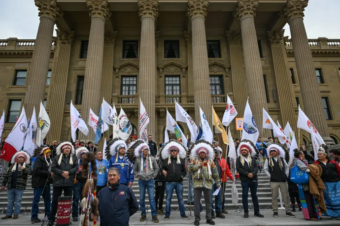 Őslakosok tiltakoznak az elszakadási törekvések ellen Edmontonban 2025 májusában – Fotó: Artur Widak / NurPhoto / AFP