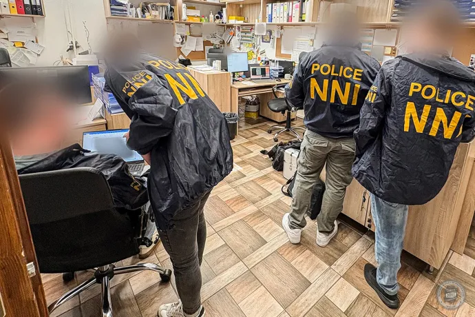 A rendőrség által kiadott felvételek a házkutatásokról – Fotó: Police.hu