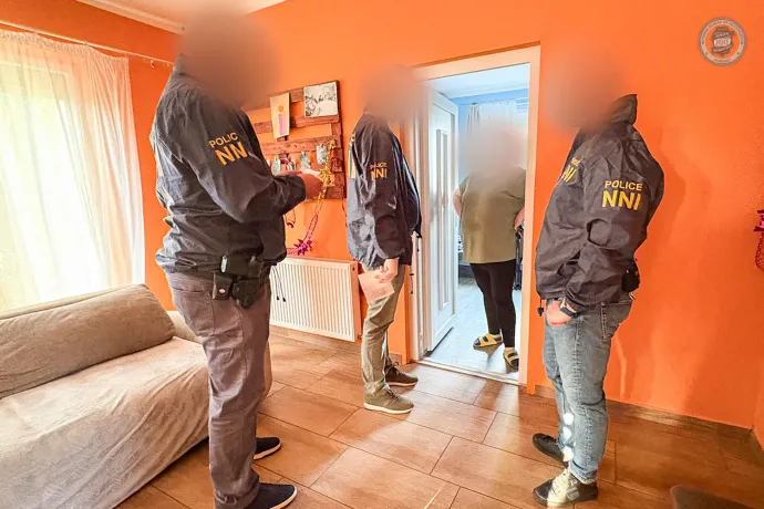 A rendőrség által kiadott felvételek a házkutatásokról – Fotó: Police.hu