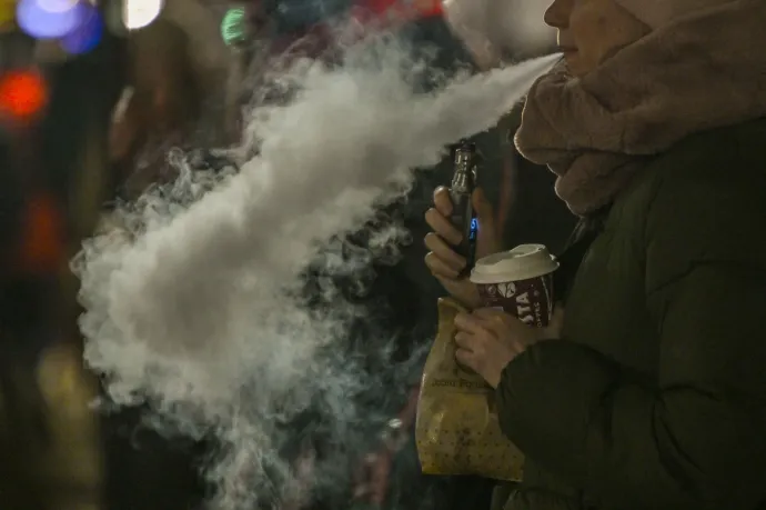 A sok ezer szívásos elektromos cigaretták a használattal egyre mérgezőbbé válhatnak