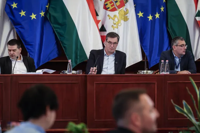 Kiss Ambrus főigazgató, Karácsony Gergely főpolgármester és Számadó Tamás főjegyző – Fotó: Huszti István / Telex