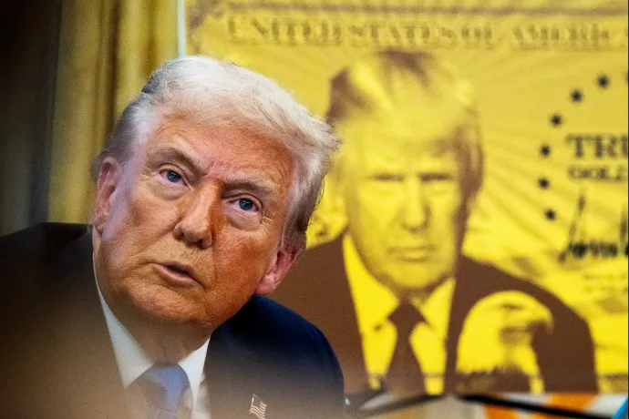 Csatahajó, repülőtér és emlékérme – Trump mindenre rárakná az arcát vagy a nevét