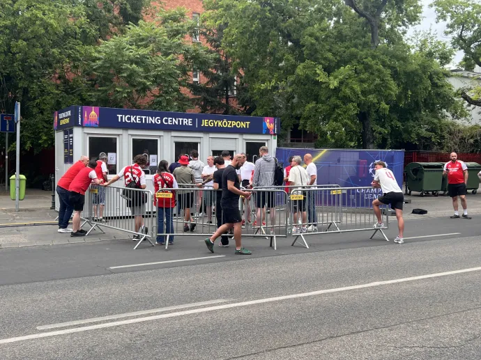 Délután 1-kor minden nyugis a Puskás körül – Fotó: Bicsérdi-Fülöp Ádám / Telex