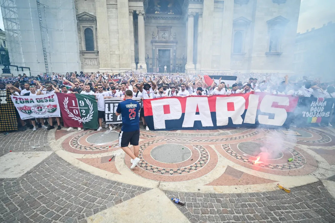 Különmetróval hagyták el a belvárost a PSG-szurkolók, ellepték a focirajongók Budapestet a BL-döntő előtt
