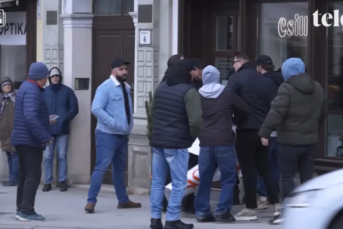 A rendőrség gyanúsítottként hallgatott ki egy férfit, aki Orbán országjárásán rárontott a tiltakozókra
