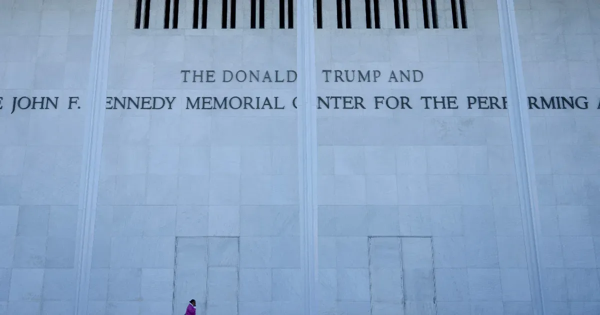 Trump névváltoztatási kísérlete a Kennedy Központban elbukott Trump névváltoztatási kísérlete a Kennedy Központban elbukott
