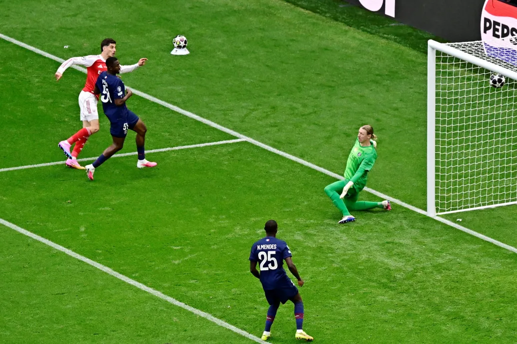 Tizenegyesekkel védte meg BL-címét a PSG, az Arsenal kétszer hibázott a budapesti döntőben
