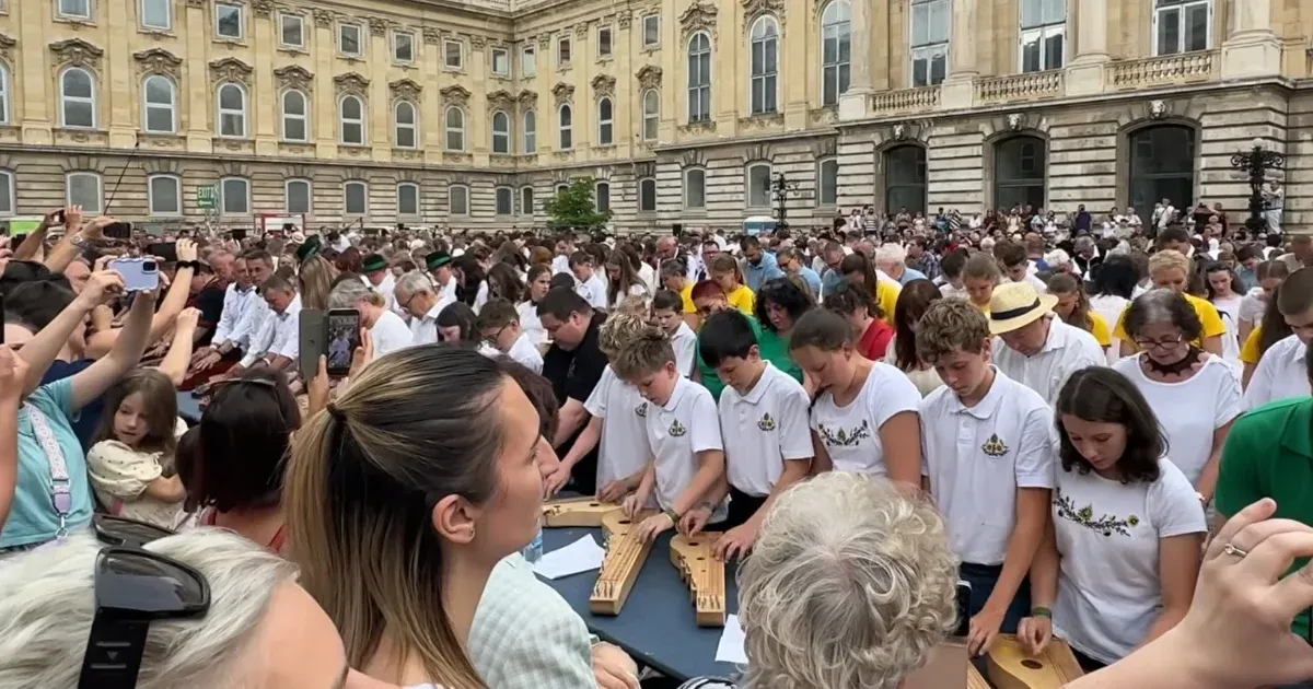 Citerás Guiness-rekord a Budai Várban és az NKA-botrány összefonódása Citerás Guiness-rekord a Budai Várban és az NKA-botrány összefonódása