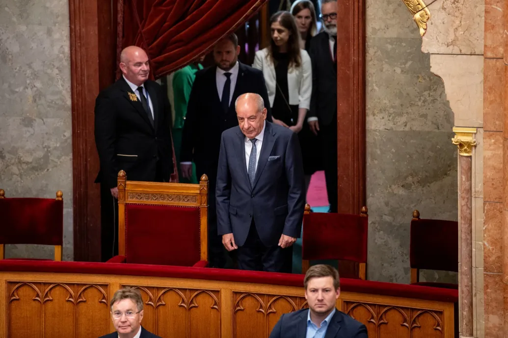 Magyar Péter hétfő reggel meglátogatja a lemondásra felszólított Sulyok Tamást – Forrás: Telex.hu