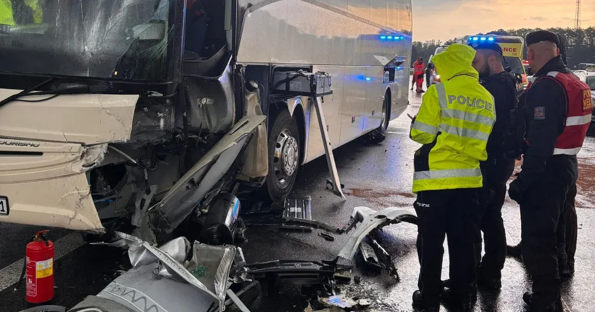 Tizenkét sérült egy magyar busz balesetében Dél-Csehországban Tizenkét sérült egy magyar busz balesetében Dél-Csehországban