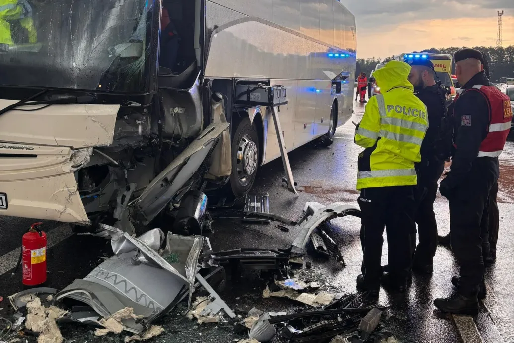 Magyar rendszámú busz balesetezett Dél-Csehországban, sok a sérült