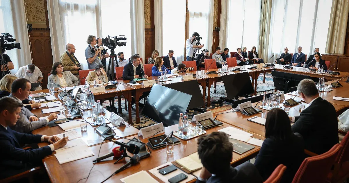 Parlamenti Bizottsági Átalakulások: Új Tagok és Pozíciók Kinevezése Parlamenti Bizottsági Átalakulások: Új Tagok és Pozíciók Kinevezése