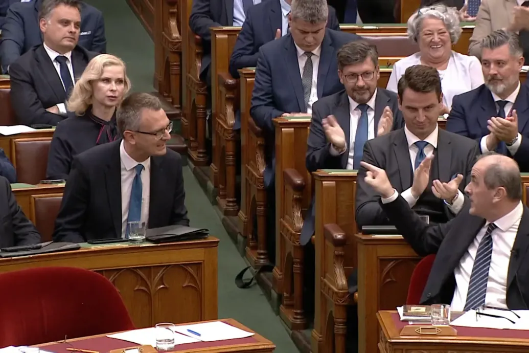 Heves kiabálásba ment át Hegedűs Zsolt válasza a szívhangrendeletről – Forrás: Telex.hu