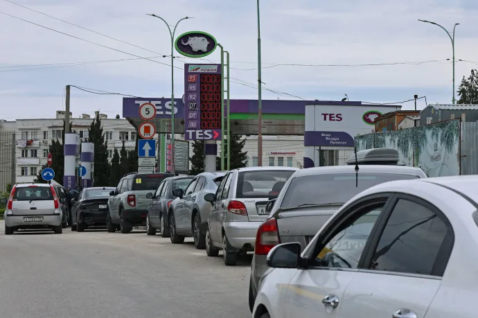 Akadozik az ellátás, üzemanyagjegyekkel lehet benzint venni a Krím félszigeten