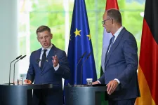 Német kancellár Magyar Péternek: Bebizonyította, hogy az inga nem csak az autoriter, illiberális irányba leng