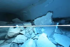 Videón, ahogy a romok alatt megtalálták a férfit, akire ráomlott egy négyemeletes épület Székesfehérváron