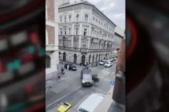 Csehek verték össze a taxival ütköző sofőrt a VI. kerületben