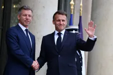 Magyar Péter Párizsban: Jó itt lenni, jó Európában lenni