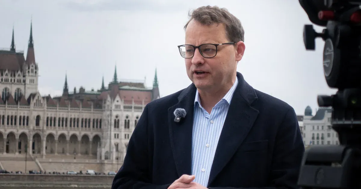 Marcin Romanowski 17,5 milliós jövedelme Magyarországon: Politikai menedék a korrupciós vádakkal küzdő lengyel politikusnak Marcin Romanowski 17,5 milliós jövedelme Magyarországon: Politikai menedék a korrupciós vádakkal küzdő lengyel politikusnak