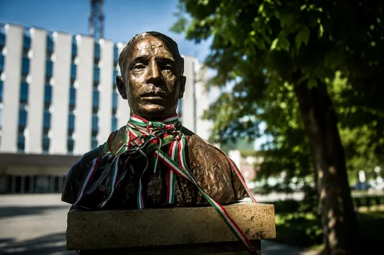 Új törvény feszegeti Nyirő József és Wass Albert helyét az erdélyi emlékezetben