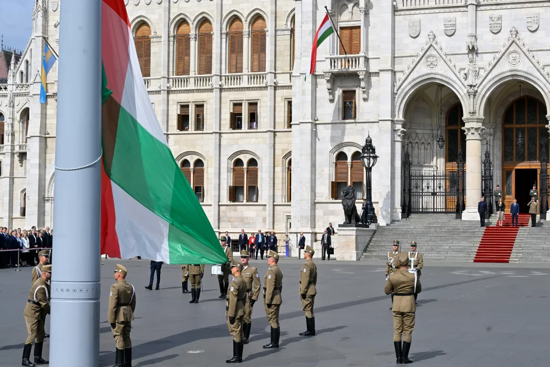 Magyar Péter: Egy olyan országot kell építenünk, ahol nemcsak mi szeretjük a hazánkat, hanem a hazánk is viszontszeret minket