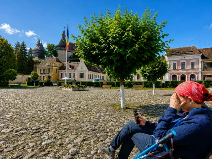 Miután elbúcsúztunk a házigazdánktól, kiültünk a berethalmi főtérre, nézelődni – Fotó: a szerző archívuma