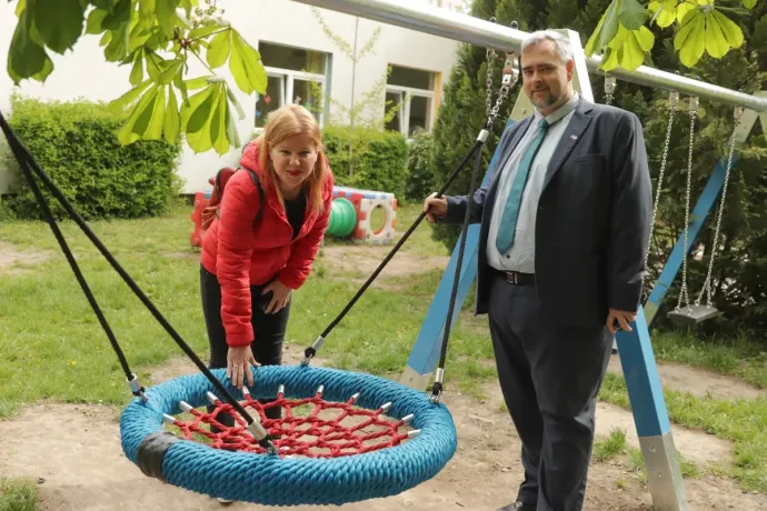 A Momentum felfüggeszti az óbudai korrupciós ügyben érintett két politikusuk párttagságát