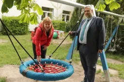 A Momentum felfüggeszti az óbudai korrupciós ügyben érintett két politikusuk párttagságát