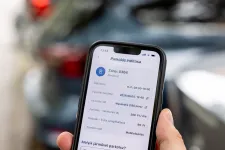 Hiába szüntette meg a mobilparkolás kényelmi díját az előző kormány, a Telekom átnevezte, és plusz szolgáltatásokkal felturbózva visszavezette