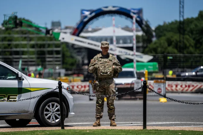 Fotó: Kevin Dietsch / Getty Images; Aaron Schwartz, Kevin Lamarque, Nathan Howard / Reuters