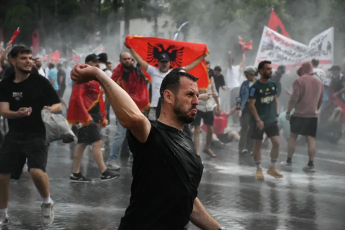 Tüntetés a projekt ellen Tiranában, 2026. június 3-án – Fotó: Olsi Shehu / Anadolu / Getty Images