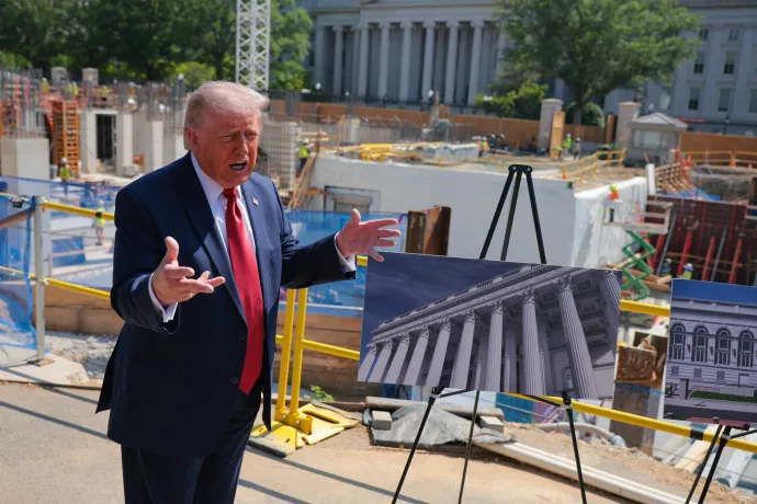 Donald Trump a Fehér Ház épülő bálterme mellett nyilatkozik a sajtónak, 2026. május 19-én – Fotó: Chip Somodevilla / Getty Images