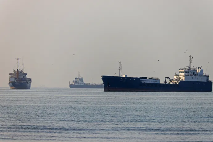 Lassulni fog a világgazdasági növekedés a Fitch szerint Irán miatt
